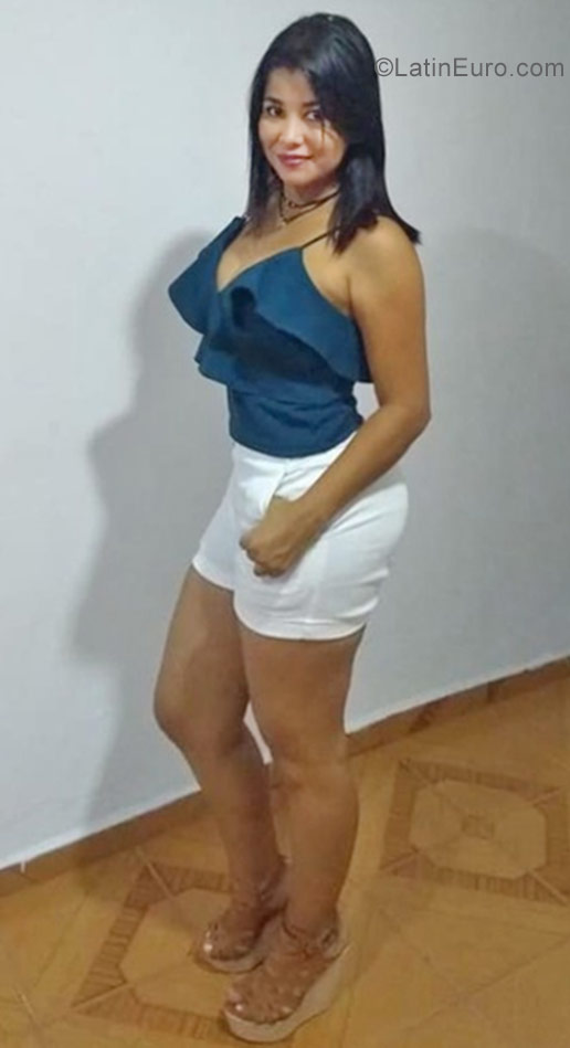 Date this tall Colombia girl Maria from Barranquilla CO22855