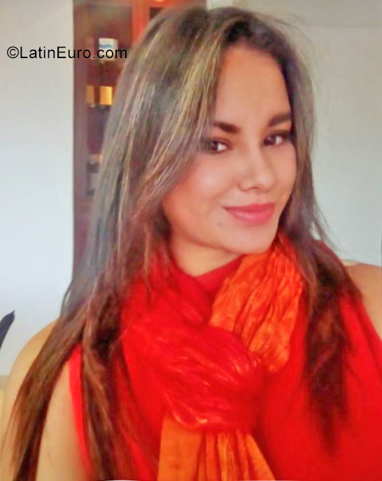 Date this sultry Colombia girl Salen from Bogota CO22857