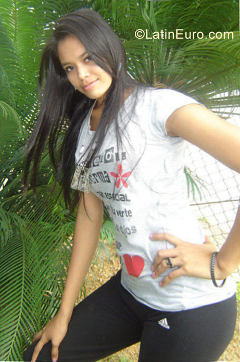 Date this delightful Venezuela girl Nacarie from Anzoategui VE1219