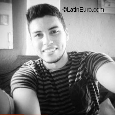 Date this nice looking Colombia man Carlos from Bogota CO27991
