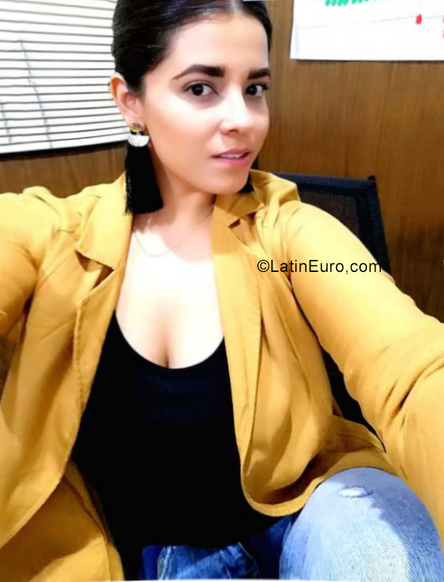 Date this sensual Mexico girl Michelle from Guadalajara MX2246