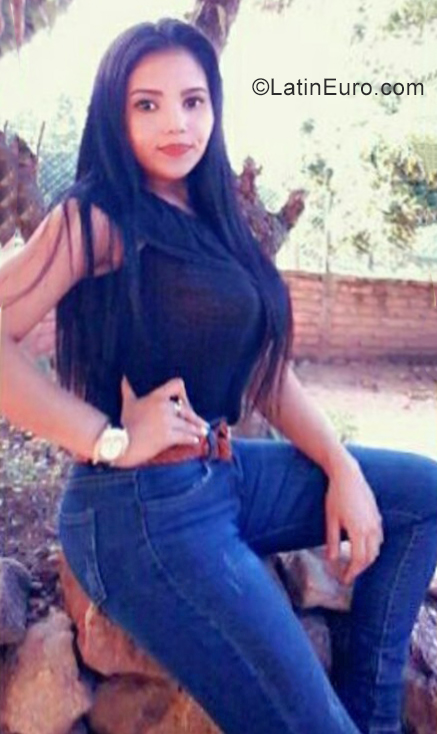 Date this foxy Honduras girl Salma Karina from Tegucigalpa HN2898