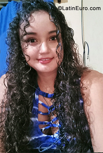 Date this athletic Honduras girl Nubia from San Pedro Sula HN2935