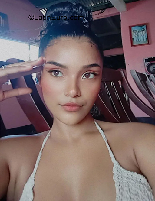 Date this hard body Nicaragua girl Leslie from Managua NI294