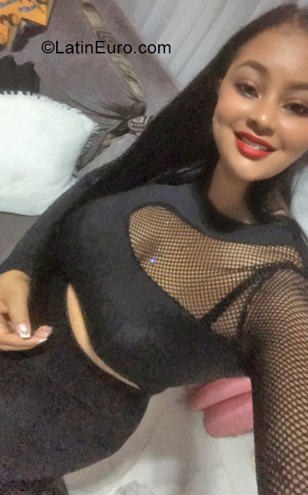 Date this stunning Dominican Republic girl Yennifer from Santiago DO40800