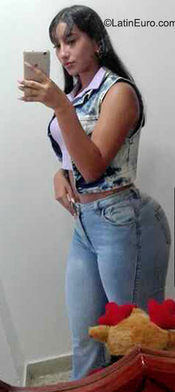 Date this attractive Venezuela girl Nau from San Cristóbal VE4225