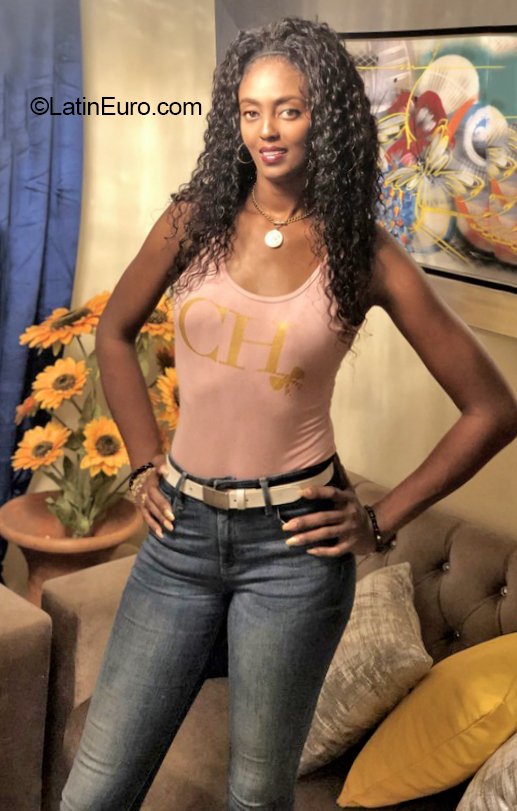 Date this sultry Dominican Republic girl Elizabeth from Santo Domingo DO40950