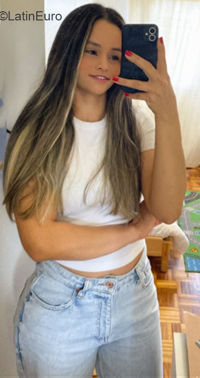 Date this good-looking Portugal girl Laura from Belas PT118