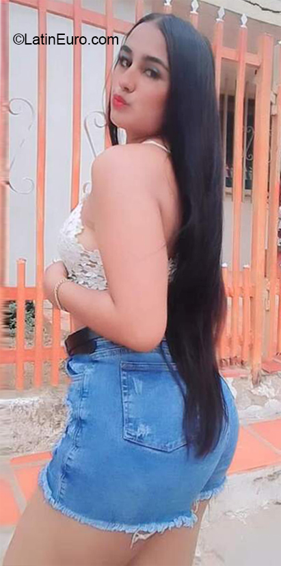 Date this pretty Colombia girl Yenicza from Medellin CO32068