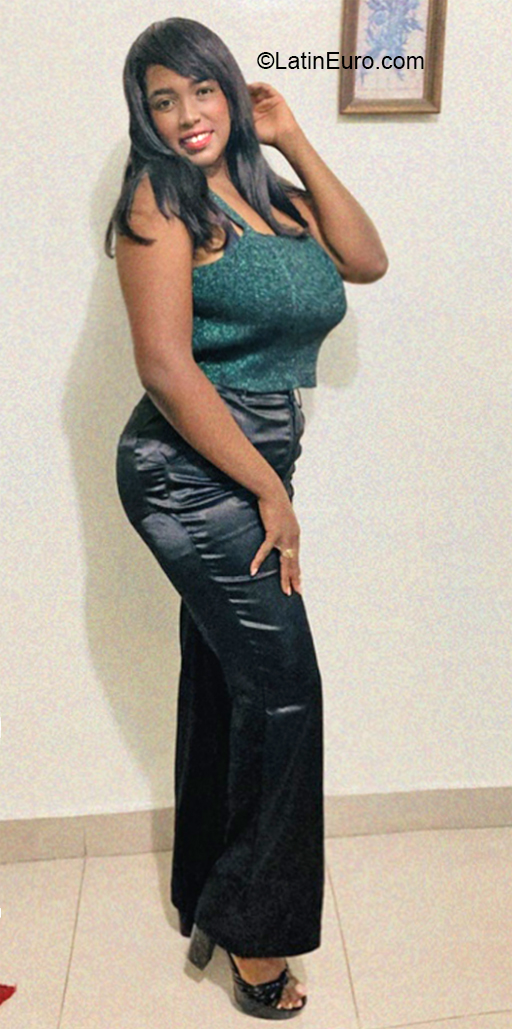 Date this exotic Dominican Republic girl Coranyi from Santo Domingo DO41116