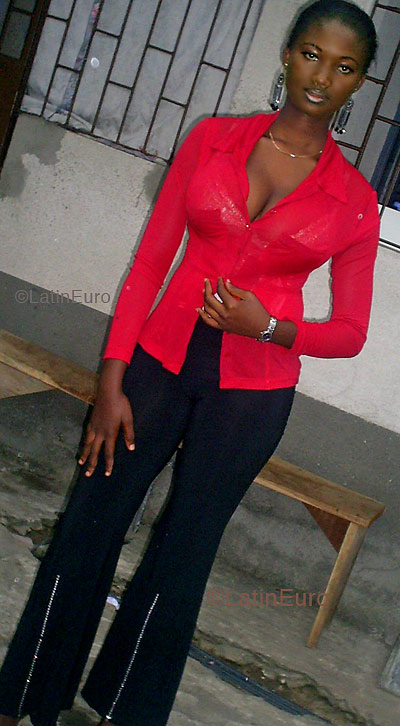 Date this sultry Ivory Coast girl Sandrine from Abidjan A9699