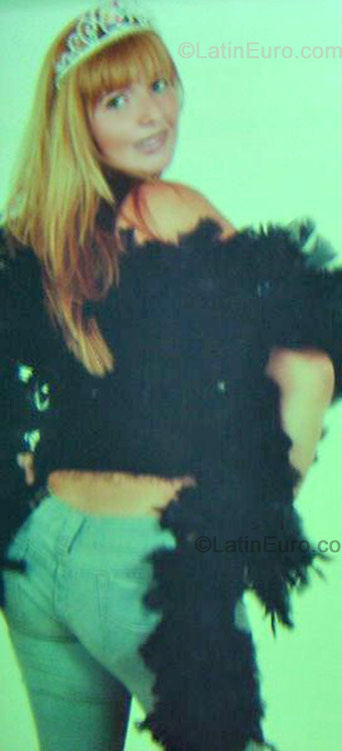 Date this nice looking Brazil girl Milena from Salvador B-178