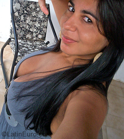 Date this good-looking Brazil girl Nathalia from Cascavel B-230