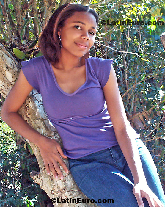 Date this foxy Brazil girl Karen from Sao Paulo B-78