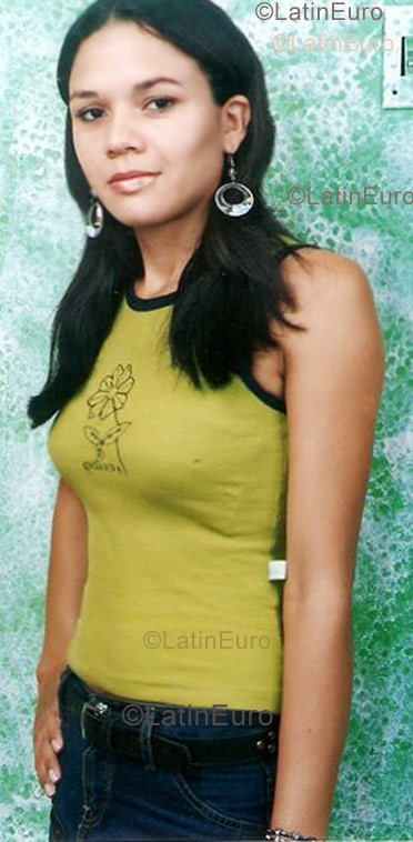 Date this nice looking Brazil girl B1012 from Araguaina B1012