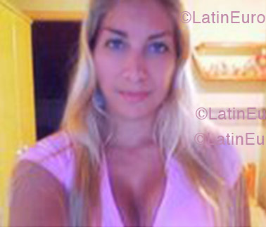 Date this hard body Brazil girl Claudia from Palhoca B1225