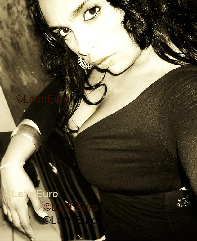 Date this delightful Brazil girl Danielle from Salvador B1270