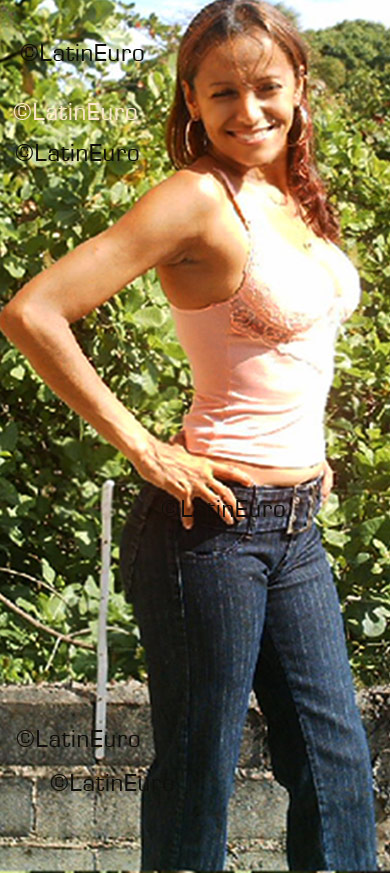 Date this charming Brazil girl Maria from Maceio B1290