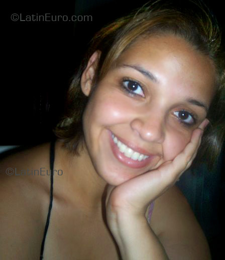 Date this charming Brazil girl Janaina from Rio Verde B1310