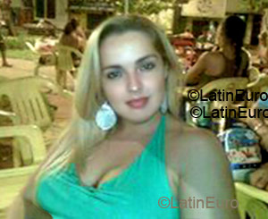 Date this nice looking Brazil girl Gleicy from Goiania B1394