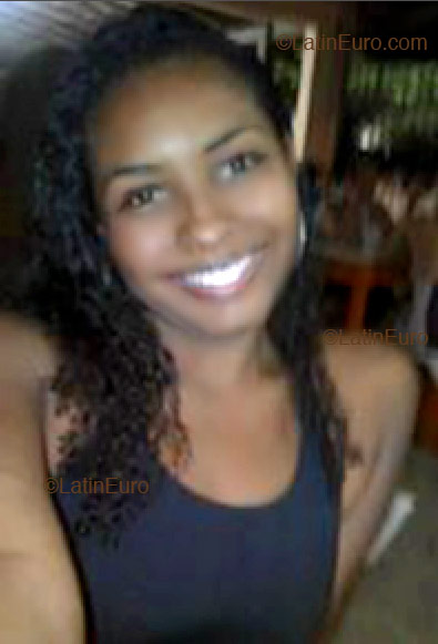 Date this attractive Brazil girl Poliana from Vila Velha B1534