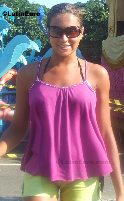 Date this georgeous Brazil girl Adriana from Nova Iguacu B202