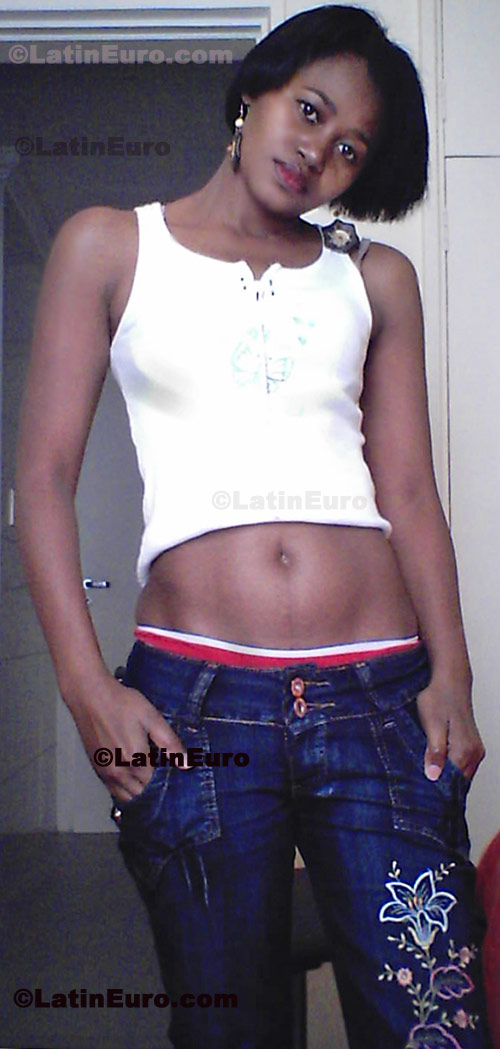 Date this athletic Brazil girl Irani from Embu B205