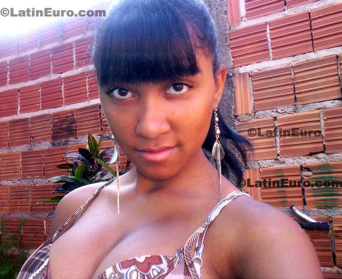 Date this nice looking Brazil girl Joice from Ribeirao Preto B213