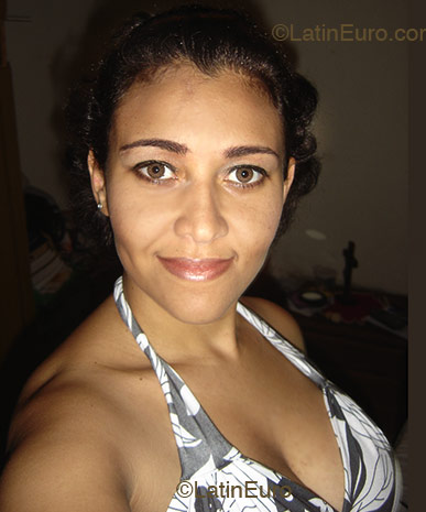 Date this delightful Brazil girl Carla from Nova Iguacu B1523