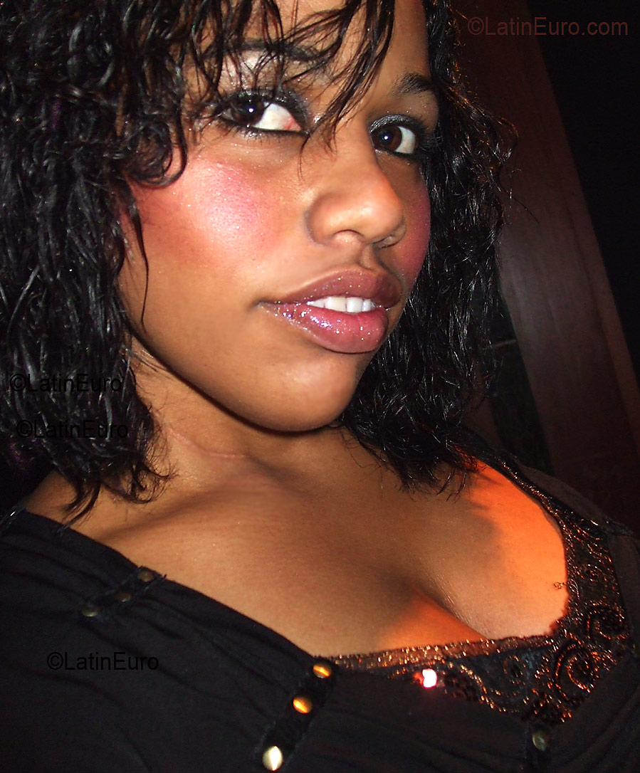 Date this foxy Spain girl Viviane from  B2745