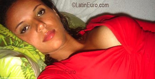 Date this sultry Brazil girl Elisangela from IPORA B3097