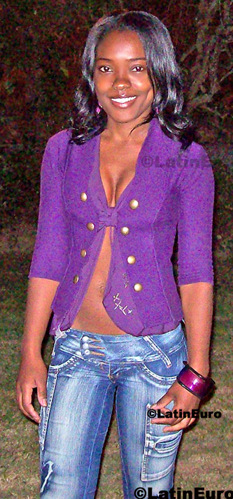 Date this good-looking Brazil girl Silvana from Barra Mansa B318