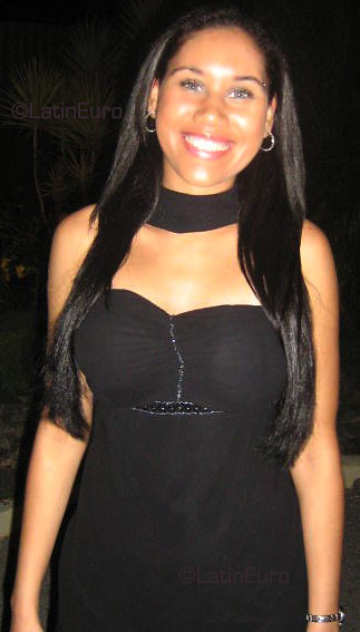 Date this attractive Brazil girl Rafaela from SAIRE B3531