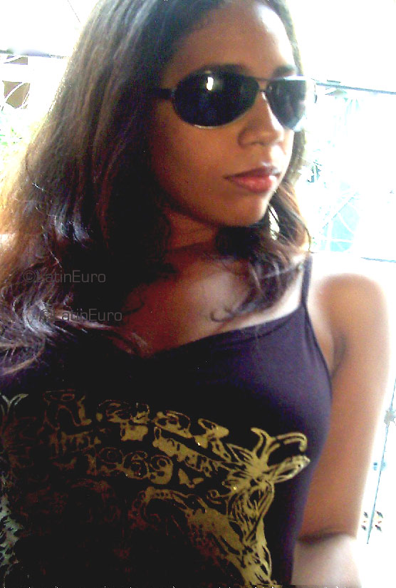 Date this beautiful Brazil girl Fernanda- from SALVADOR B3591