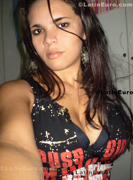 Date this attractive Brazil girl Cinthia from Fortaleza B371