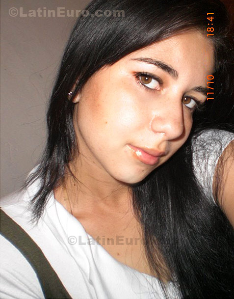 Date this athletic Brazil girl Anna from Petrolina B481