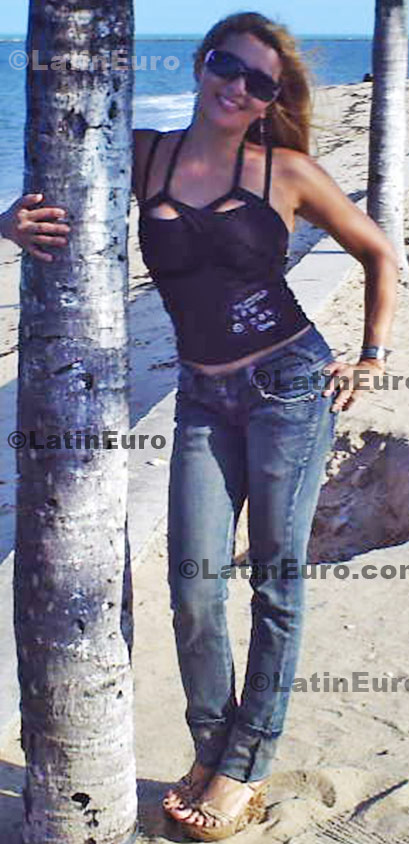 Date this sensual Brazil girl Simone from Porto Seguro B499