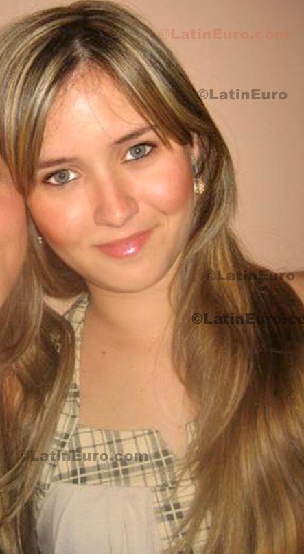 Date this sensual Brazil girl Fabricia from Goiania B637