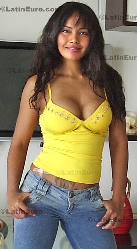 Date this pretty Brazil girl Thina from Cuiaba B656