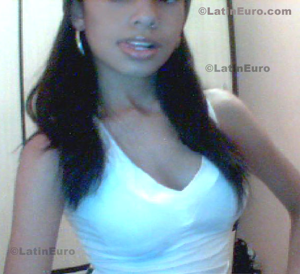 Date this beautiful Brazil girl Debora from Orlandia B665