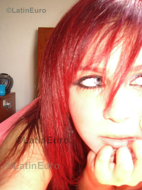 Date this hard body Brazil girl Aline from Belo Horoizonte B700