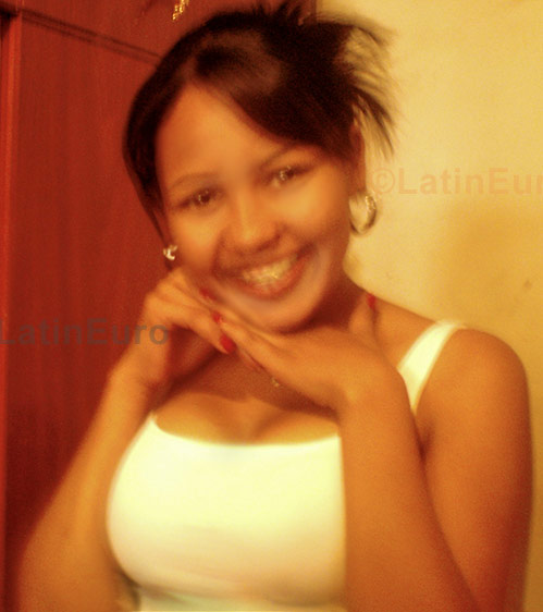 Date this nice looking Brazil girl Camila- from BARRINHA B740