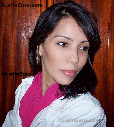 Date this pretty Brazil girl Dayane from Uberlandia B81