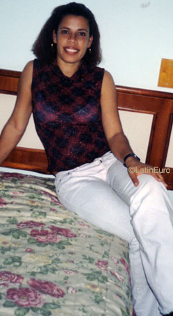 Date this cute Brazil girl Denise from RIO DE JANEIRO B8406