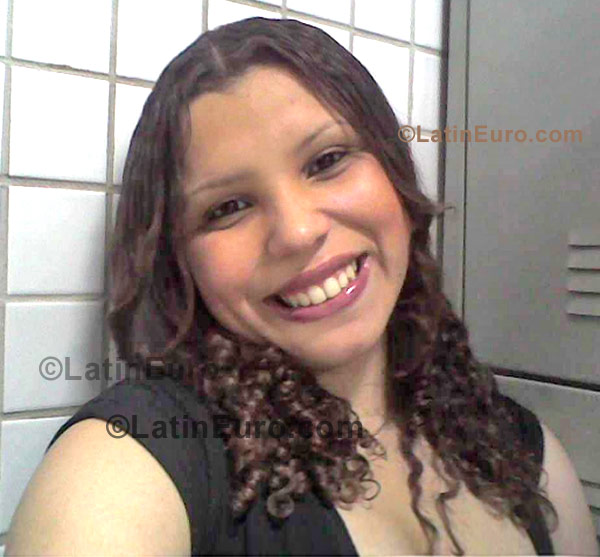 Date this lovely Brazil girl Poliane from Brasilia B841