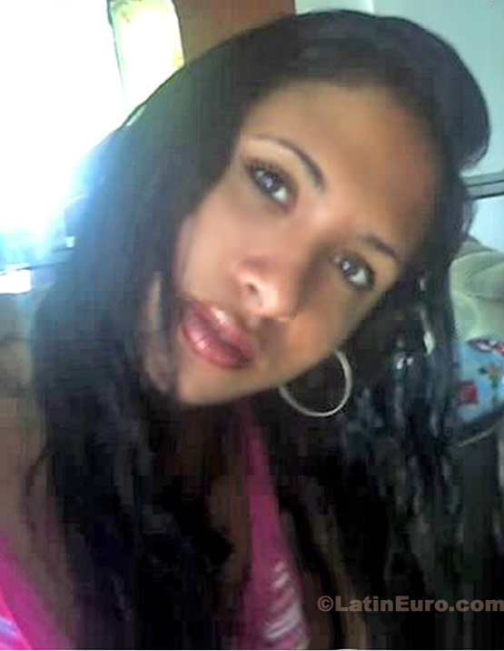 Date this stunning Brazil girl Aline from Rio De Janeiro B9