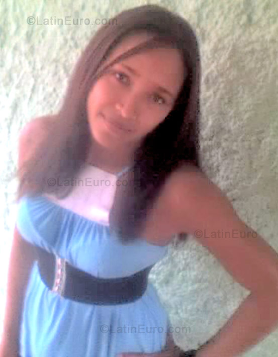 Date this sultry Brazil girl Claudiane from Indaiatuba B919