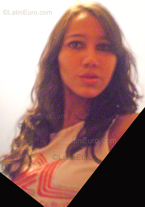 Date this charming Brazil girl Fernanda from Goiania B964