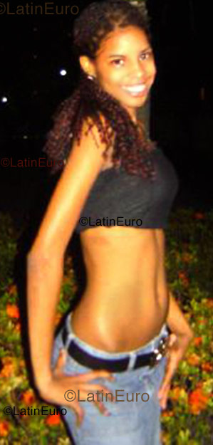 Date this stunning Dominican Republic girl Ruth from Santo Domingo N-102