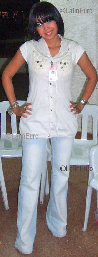 Date this hot Dominican Republic girl Yesenia- from Santo Domingo N-195